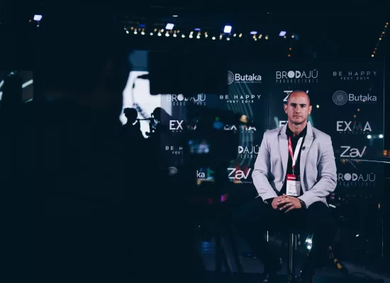 Agencia de producción audiovisual en Colombia. Creatividad, tecnología y experiencia para videos profesionales que necesita tu marca.