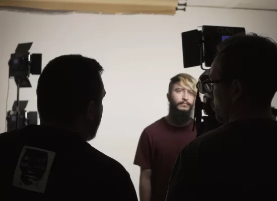 Agencia de producción audiovisual en Colombia. Creatividad, tecnología y experiencia para videos profesionales que necesita tu marca.