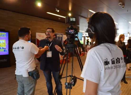 Agencia de producción audiovisual en Colombia. Creatividad, tecnología y experiencia para videos profesionales que necesita tu marca.