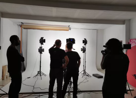 Agencia de producción audiovisual en Colombia. Creatividad, tecnología y experiencia para videos profesionales que necesita tu marca.