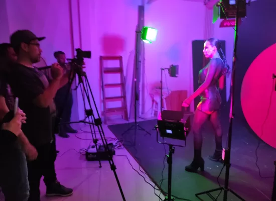 Agencia de producción audiovisual en Colombia. Creatividad, tecnología y experiencia para videos profesionales que necesita tu marca.