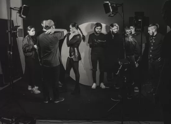 Agencia de producción audiovisual en Colombia. Creatividad, tecnología y experiencia para videos profesionales que necesita tu marca.