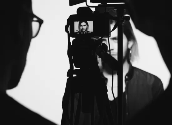 Agencia de producción audiovisual en Colombia. Creatividad, tecnología y experiencia para videos profesionales que necesita tu marca.